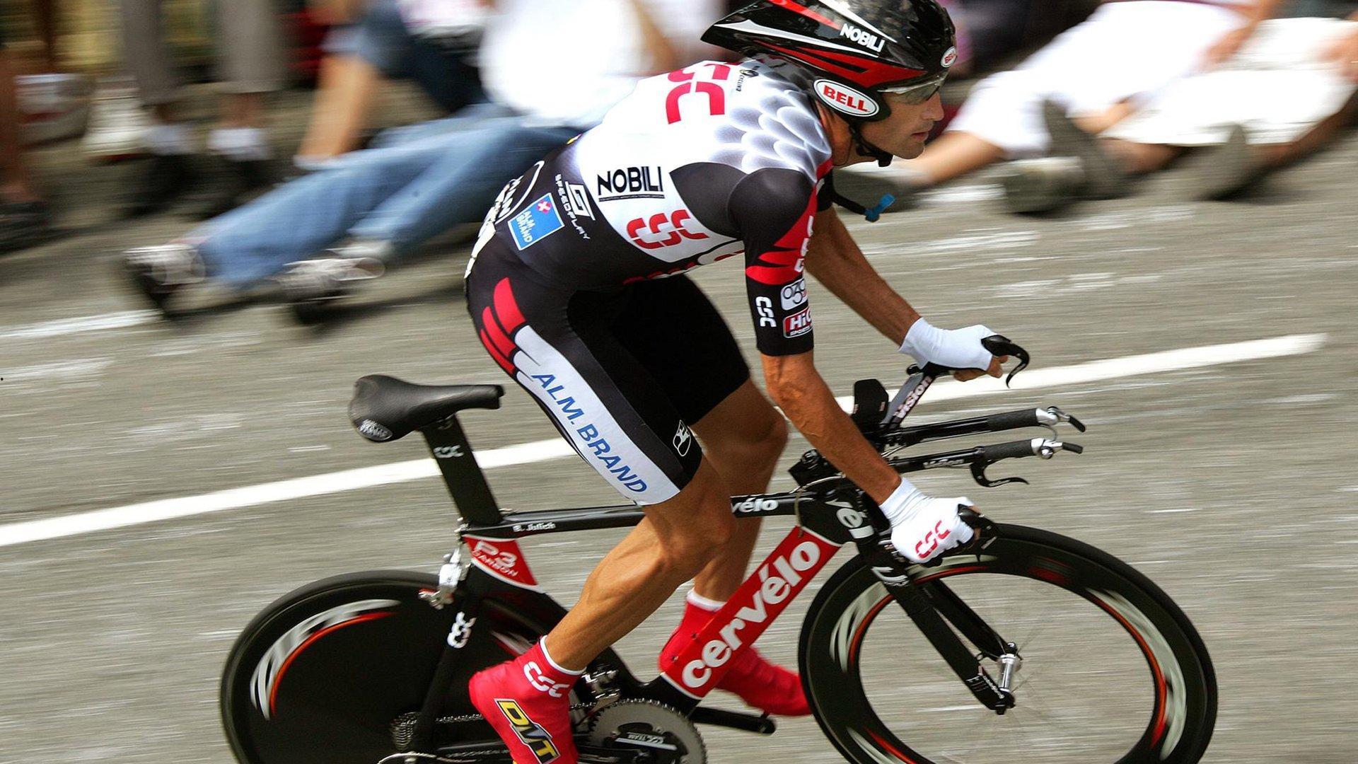 雪橇世界杯激战正酣，德国名将豪取三连冠，中国队刷新历史最佳战绩