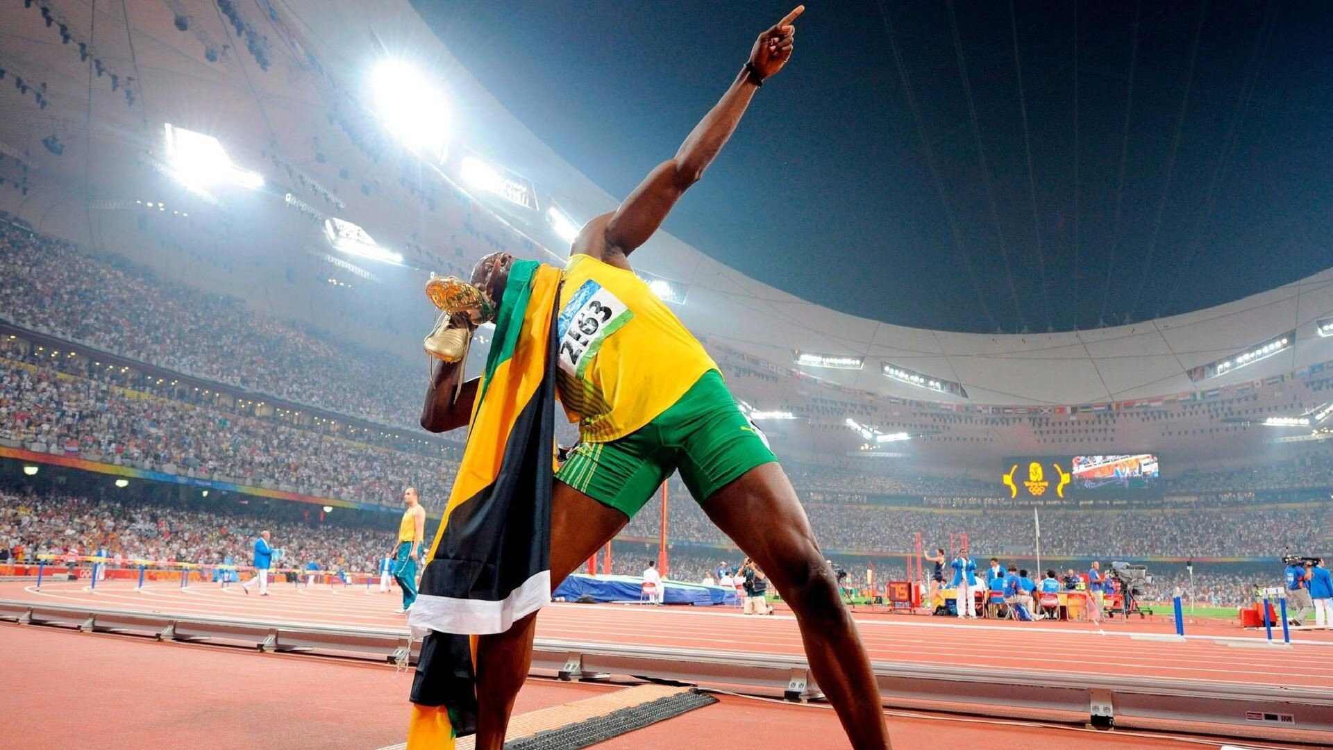 纳达尔鏖战五盘逆转晋级 法网十四冠王再显红土统治力